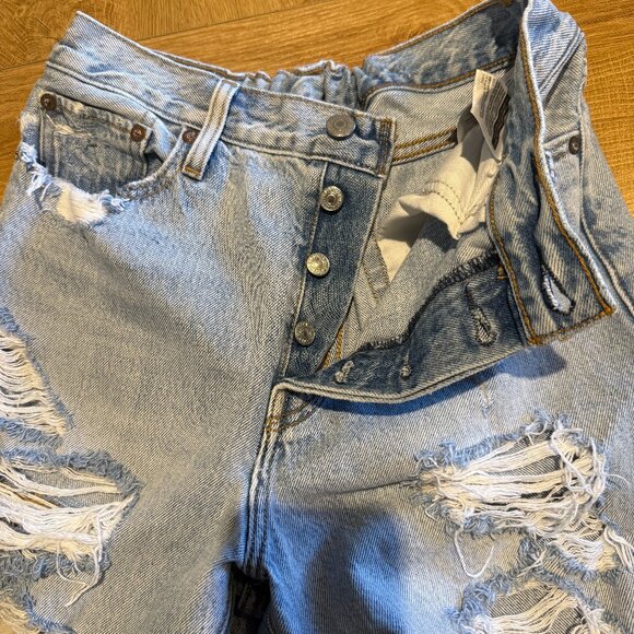 Levi's Slouchy Distressed Jeans - Picture 1 of 6